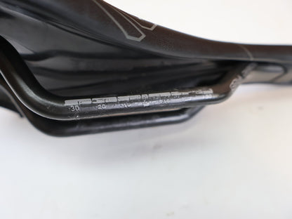 Sattel von SQ Lab, SQlab 612 Carbon Sattel 7x10mm 146g / 12 vor USEDBIKES-OB.DE Hintergrund