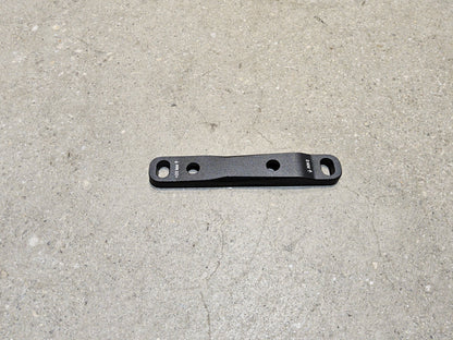 Zubehör von Sram, SRAM ADAPTER FLAT MOUNT 140 / 160MM / VORNE in variant_title vor USEDBIKES - OB.DE Hintergrund