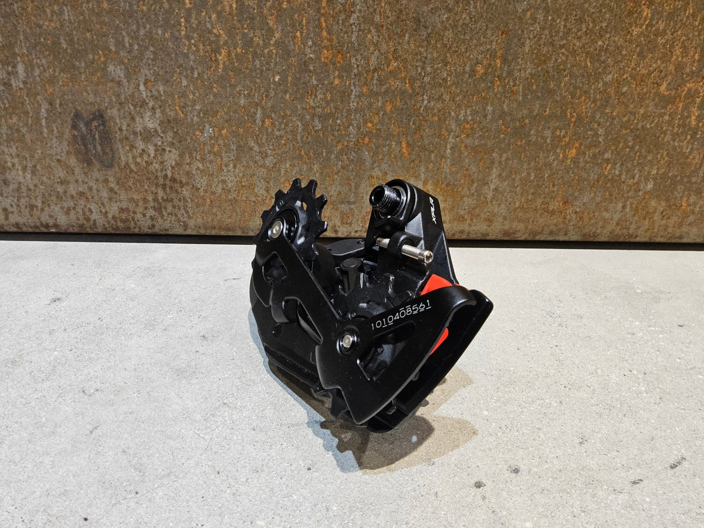 Schaltungsteile von Sram, SRAM APEX ETAP AXS XPLR SCHALTWERK 12 FACH vor USEDBIKES - OB.DE Hintergrund