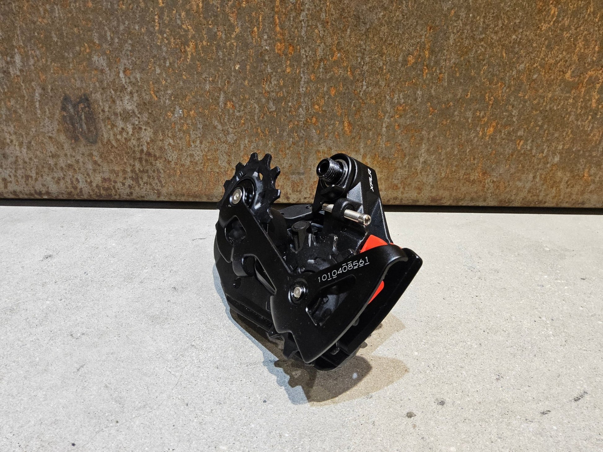 Schaltungsteile von Sram, SRAM APEX ETAP AXS XPLR SCHALTWERK 12 FACH vor USEDBIKES - OB.DE Hintergrund