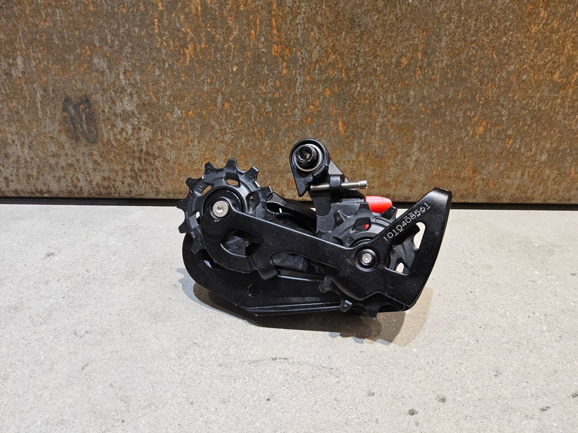 Schaltungsteile von Sram, SRAM APEX ETAP AXS XPLR SCHALTWERK 12 FACH vor USEDBIKES - OB.DE Hintergrund