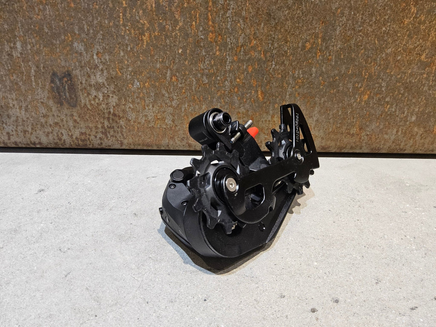 Schaltungsteile von Sram, SRAM APEX ETAP AXS XPLR SCHALTWERK 12 FACH vor USEDBIKES - OB.DE Hintergrund
