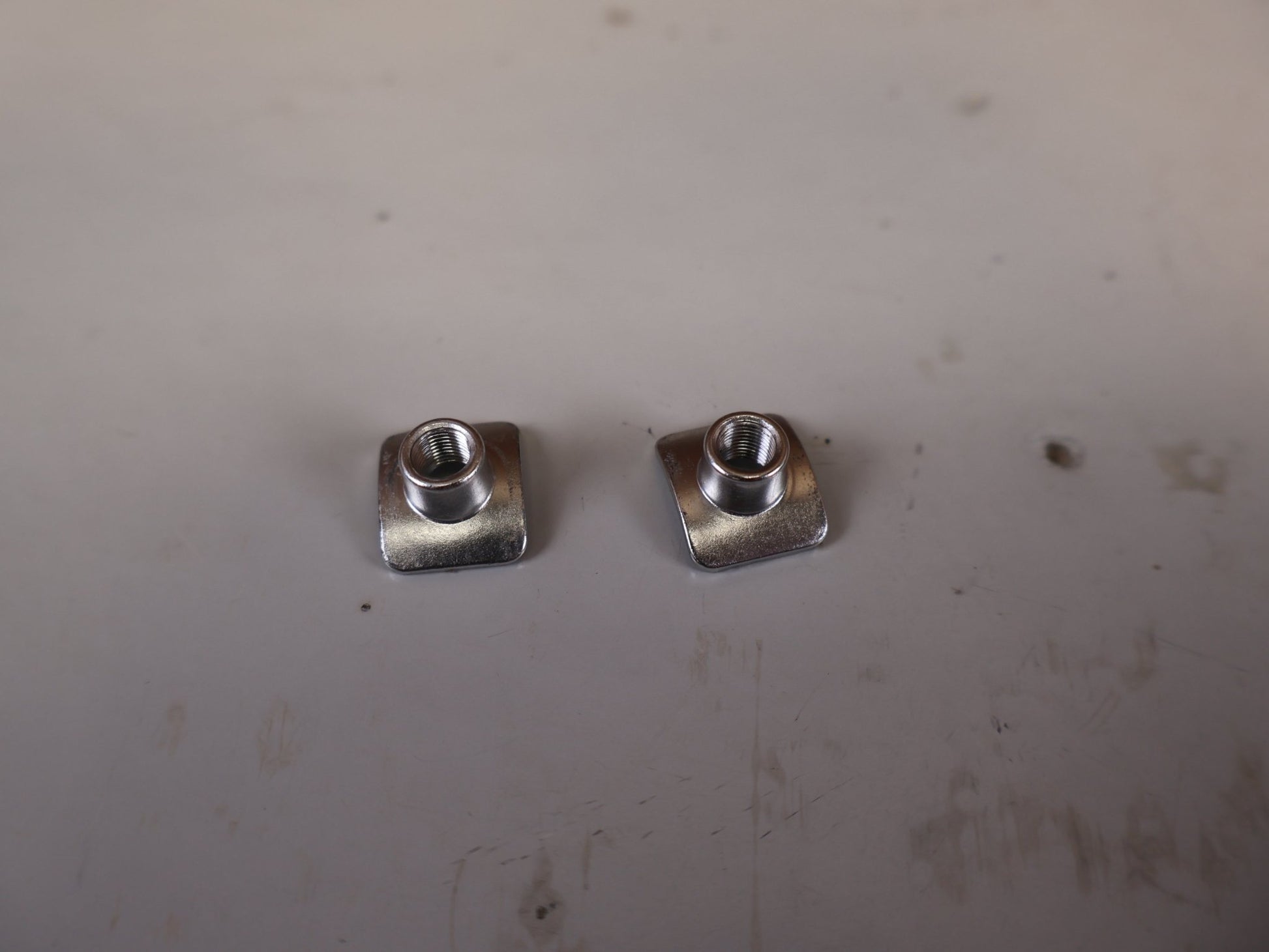 Zubehör von Sram, SRAM AXS POD CONTROLLER KLEMMSCHELLEN SET MMX / LINKS & RECHTS vor USEDBIKES-OB.DE Hintergrund