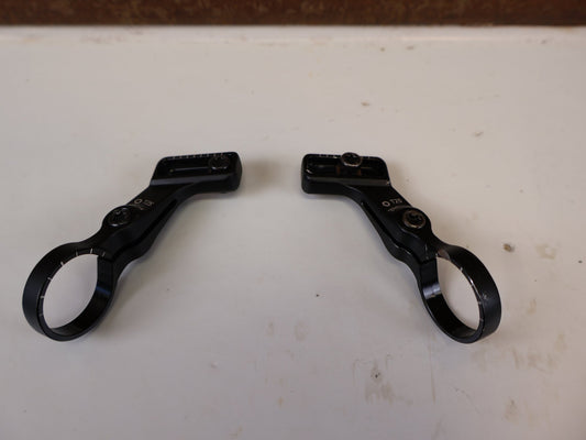 Zubehör von Sram, SRAM AXS POD CONTROLLER KLEMMSCHELLEN SET MMX / LINKS & RECHTS vor USEDBIKES-OB.DE Hintergrund