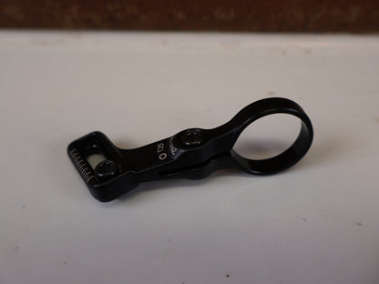 Zubehör von Sram, SRAM AXS POD CONTROLLER KLEMMSCHELLEN SET MMX / LINKS & RECHTS vor USEDBIKES-OB.DE Hintergrund