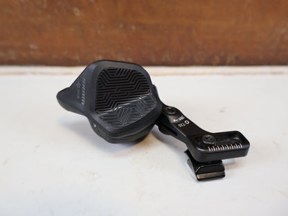 Schaltungsteile von Sram, SRAM AXS POD ROCKER CONTROLLER / RECHTS MATCHMAKER X TRANSMISSION SHIFTER vor USEDBIKES-OB.DE Hintergrund