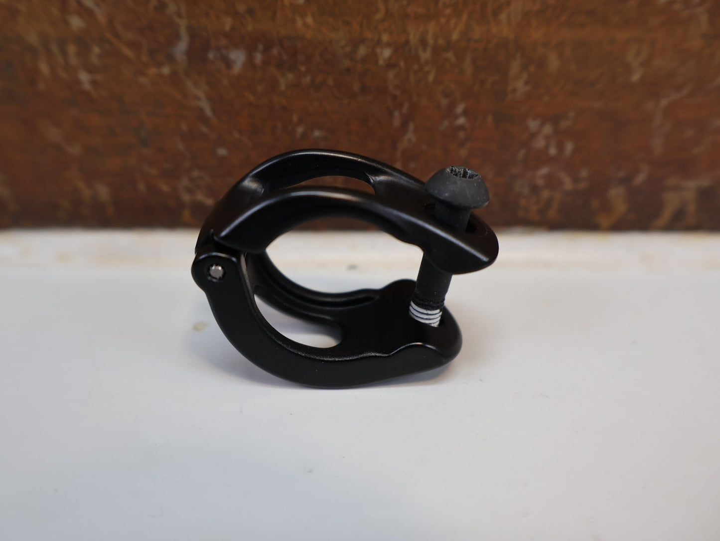 Schaltungsteile von Sram, SRAM AXS POD T - TYPE CONTROLLER / RECHTS / MMX CLAMP vor USEDBIKES - OB.DE Hintergrund