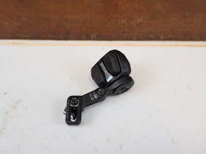 Schaltungsteile von Sram, SRAM AXS Pod Ultimate Controller Rechts Matchmaker MMX vor USEDBIKES-OB.DE Hintergrund