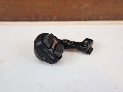 Schaltungsteile von Sram, SRAM AXS Pod Ultimate Controller Rechts Matchmaker MMX vor USEDBIKES-OB.DE Hintergrund