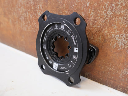 Powermeter von Sram, SRAM AXS Powermeter Spider 107 BCD 8-Bolt D1 vor USEDBIKES-OB.DE Hintergrund