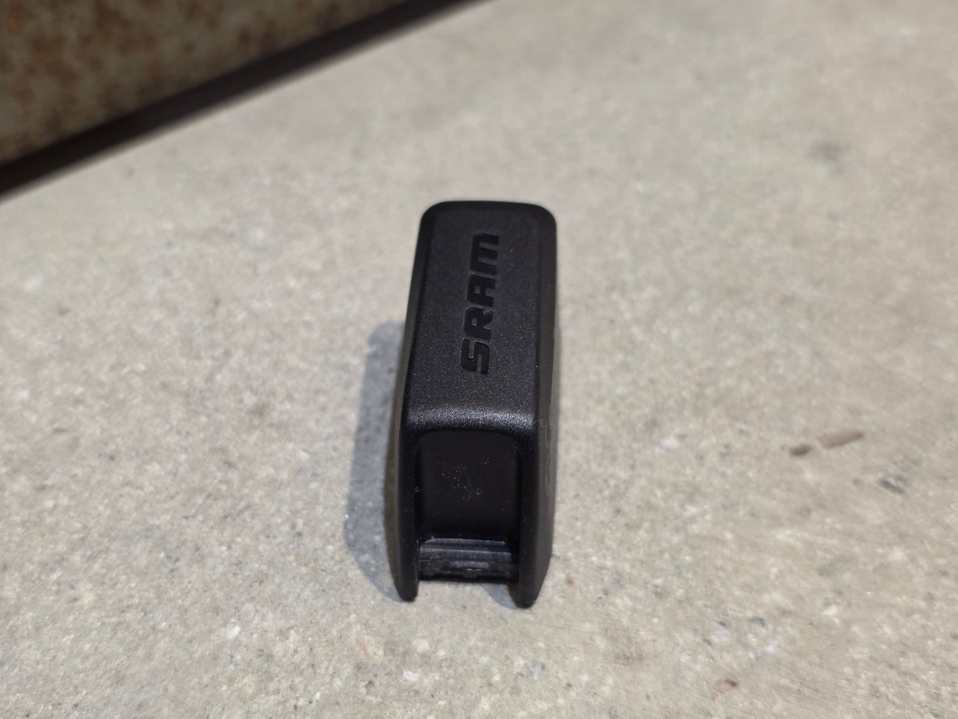 Zubehör von Sram, SRAM BATTERIE / AKKU EAGLE / ETAP / REVERB / AXS vor USEDBIKES - OB.DE Hintergrund