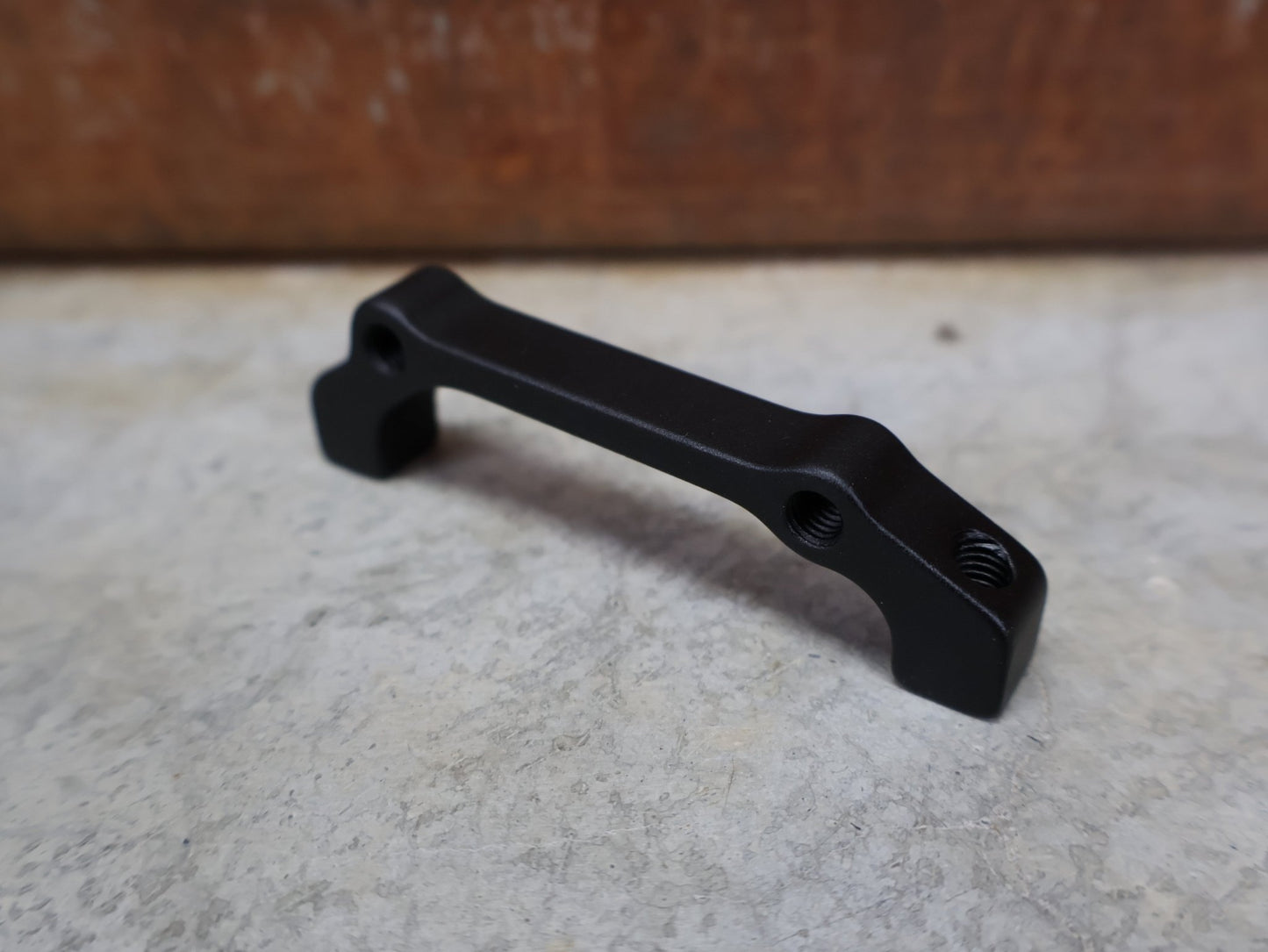 Zubehör von Sram, SRAM BREMSADAPTER +20 IS AUF PM FÜR VR 180 MM / HR 160 MM – 00.5318.009.001 vor USEDBIKES - OB.DE Hintergrund