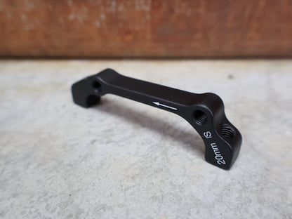 Zubehör von Sram, SRAM BREMSADAPTER +20 IS AUF PM FÜR VR 180 MM / HR 160 MM – 00.5318.009.001 vor USEDBIKES - OB.DE Hintergrund