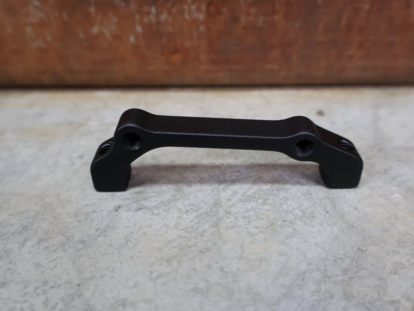 Zubehör von Sram, SRAM BREMSADAPTER +20 IS AUF PM FÜR VR 180 MM / HR 160 MM – 00.5318.009.001 vor USEDBIKES - OB.DE Hintergrund