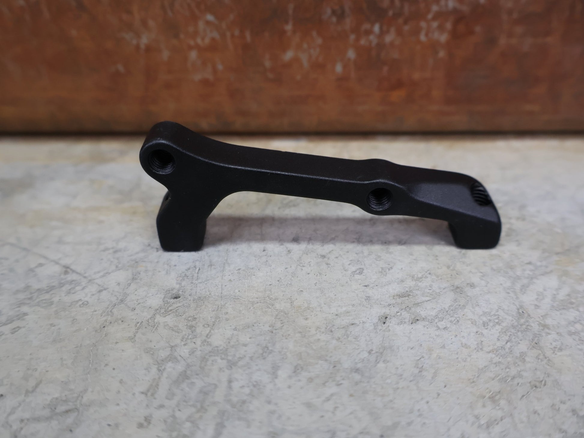 Zubehör von Sram, SRAM BREMSADAPTER IS AUF PM FÜR 200 MM ROTOR – 00.5318.009.003 vor USEDBIKES - OB.DE Hintergrund