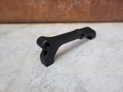 Zubehör von Sram, SRAM BREMSADAPTER IS AUF PM FÜR 200 MM ROTOR – 00.5318.009.003 vor USEDBIKES - OB.DE Hintergrund