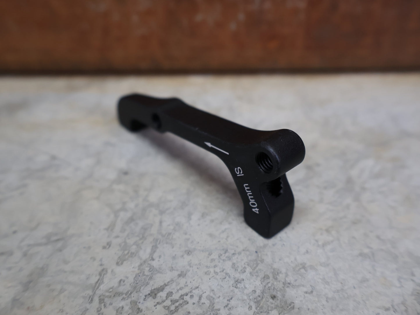 Zubehör von Sram, SRAM BREMSADAPTER IS AUF PM FÜR 200 MM ROTOR – 00.5318.009.003 vor USEDBIKES - OB.DE Hintergrund