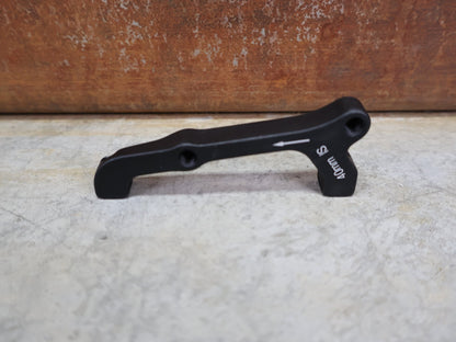 Zubehör von Sram, SRAM BREMSADAPTER IS AUF PM FÜR 200 MM ROTOR – 00.5318.009.003 vor USEDBIKES - OB.DE Hintergrund