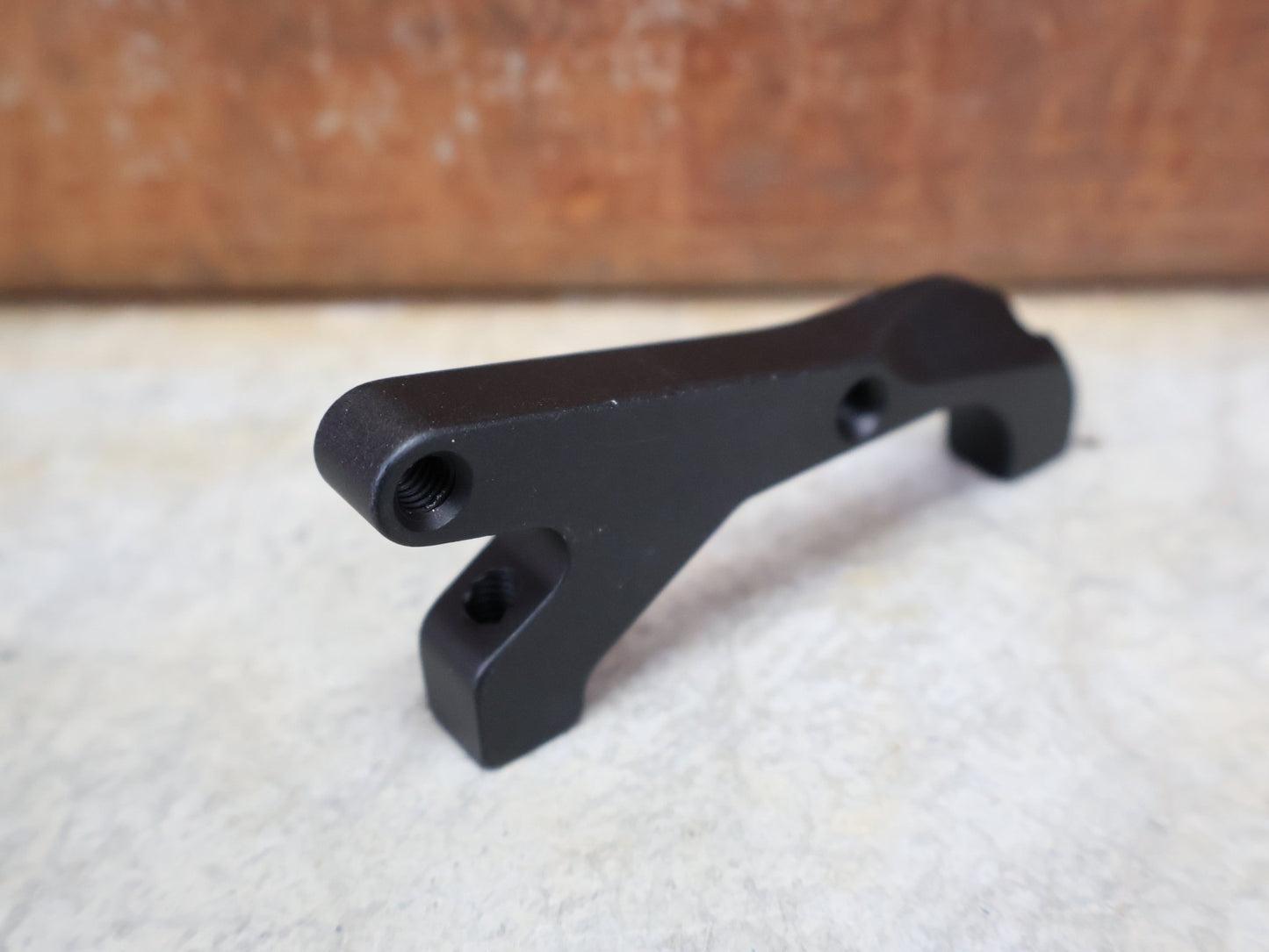 Zubehör von Sram, SRAM BREMSADAPTER IS AUF PM (RAHMEN) FÜR 200 MM ROTOR – 00.5318.009.004 vor USEDBIKES - OB.DE Hintergrund