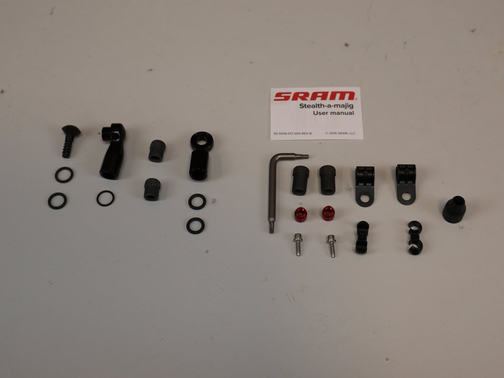 Bremsleitung von Sram, SRAM BREMSLEITUNG 200 CM / BEVELED BANJO / SCHWARZ / HYDRAULIK - KIT vor USEDBIKES - OB.DE Hintergrund