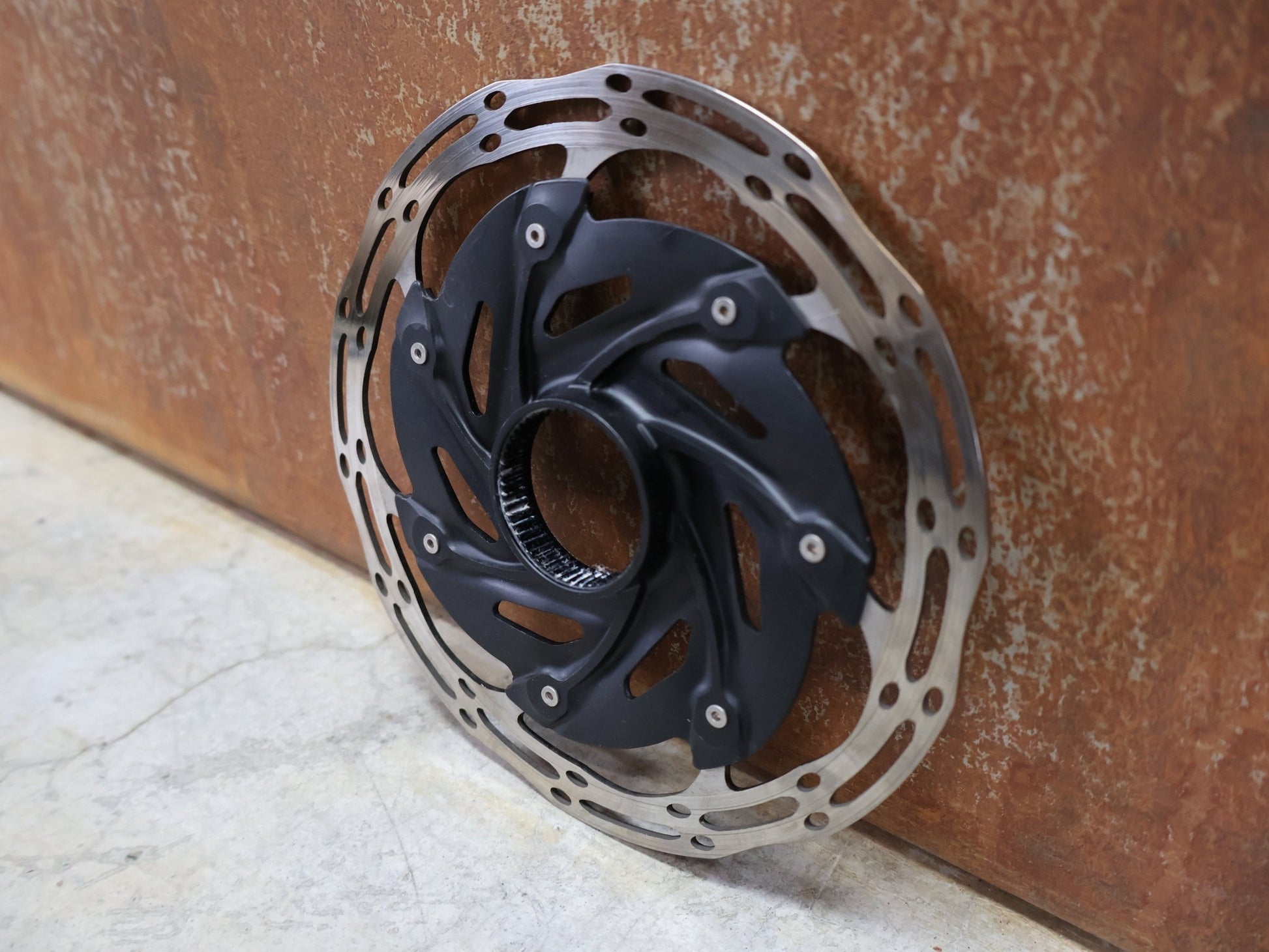 Bremsscheibe von Sram, SRAM – CENTERLINE XR ROUNDED BREMSSCHEIBE / CENTERLOCK / 160 MM / STÄRKE ÜBER 1,7 MM vor USEDBIKES - OB.DE Hintergrund