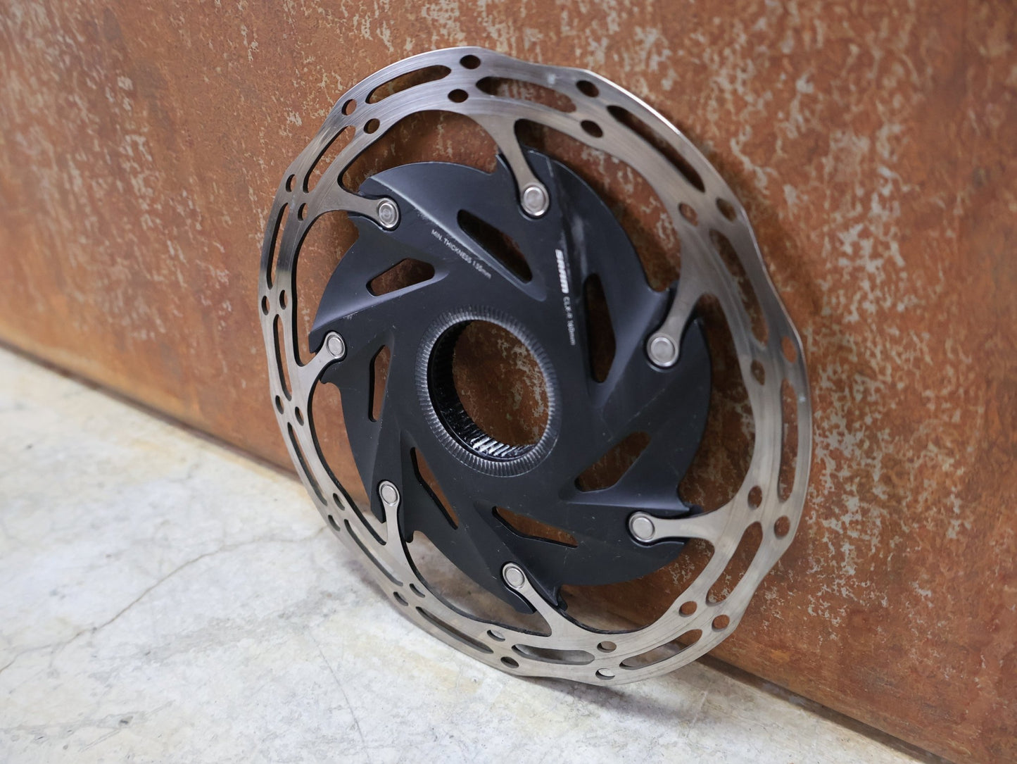 Bremsscheibe von Sram, SRAM – CENTERLINE XR ROUNDED BREMSSCHEIBE / CENTERLOCK / 160 MM / STÄRKE ÜBER 1,7 MM vor USEDBIKES - OB.DE Hintergrund