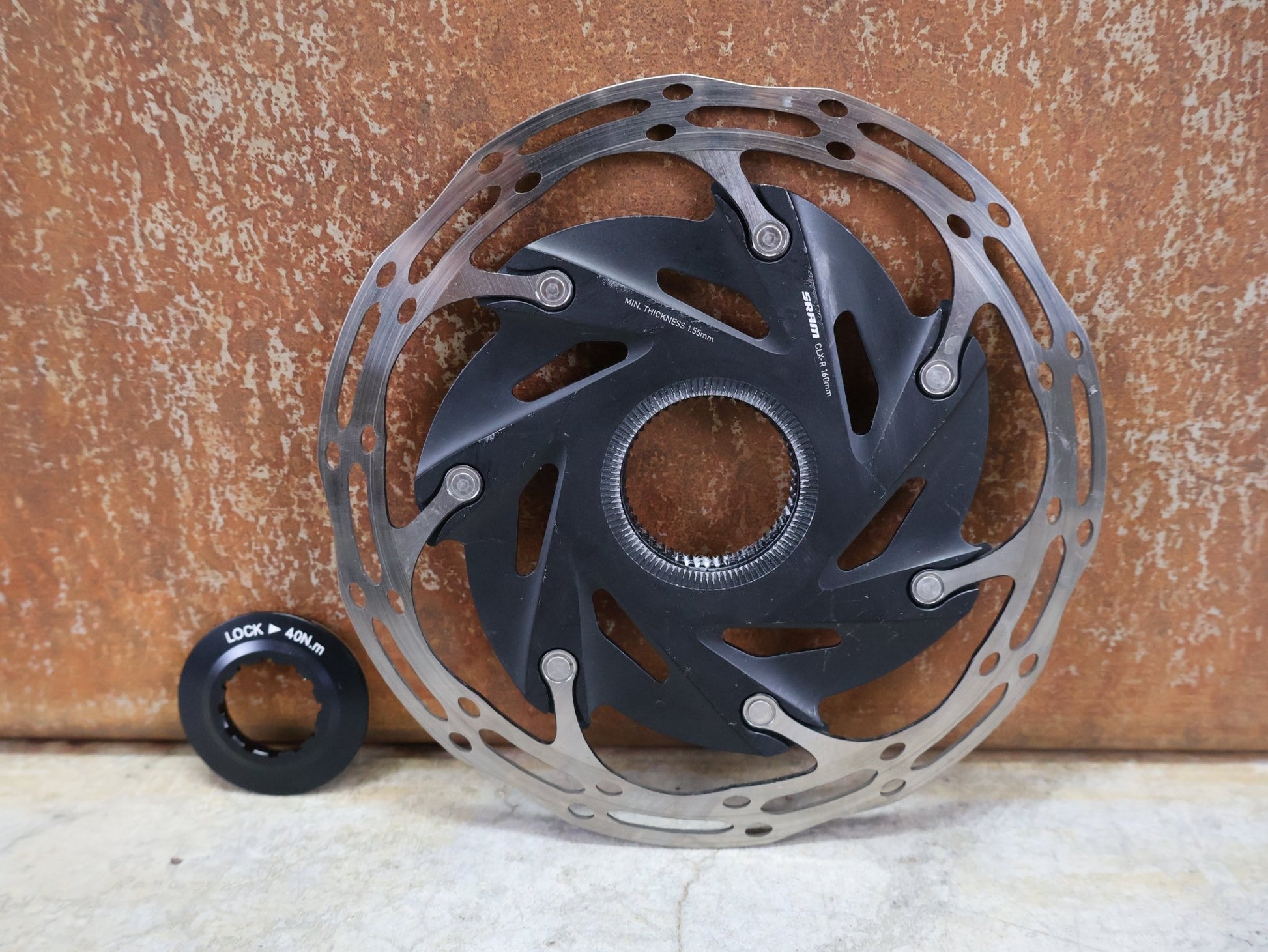 Bremsscheibe von Sram, SRAM – CENTERLINE XR ROUNDED BREMSSCHEIBE / CENTERLOCK / 160 MM / STÄRKE ÜBER 1,7 MM vor USEDBIKES - OB.DE Hintergrund