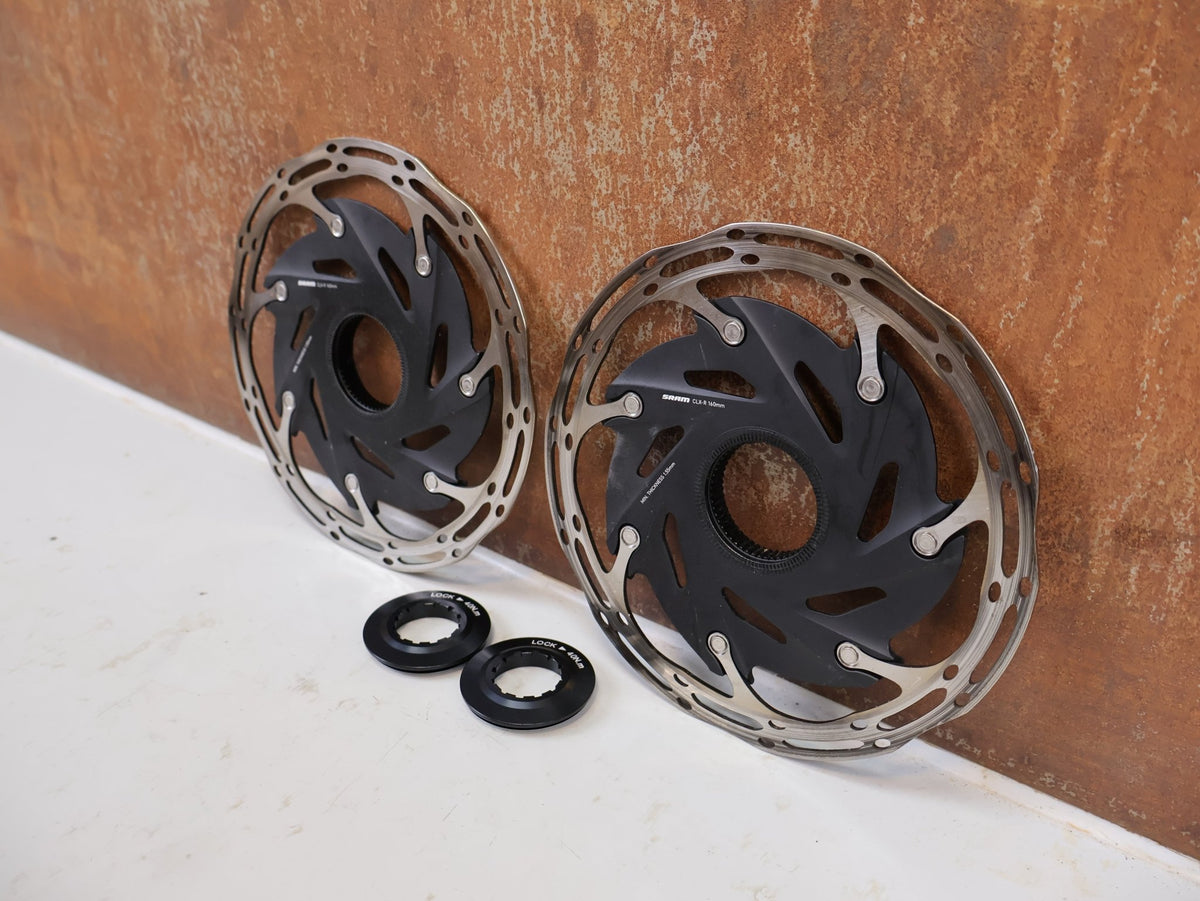 Bremsscheibe von Sram, SRAM Centerline XR Rounded Bremsscheiben Set 160mm CL 2x vor USEDBIKES-OB.DE Hintergrund