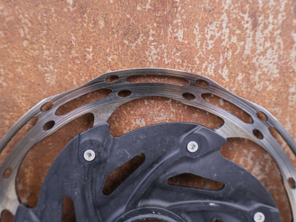 Bremsscheibe von Sram, SRAM Centerline XR Rounded Bremsscheiben Set 160mm CL 2x vor USEDBIKES-OB.DE Hintergrund