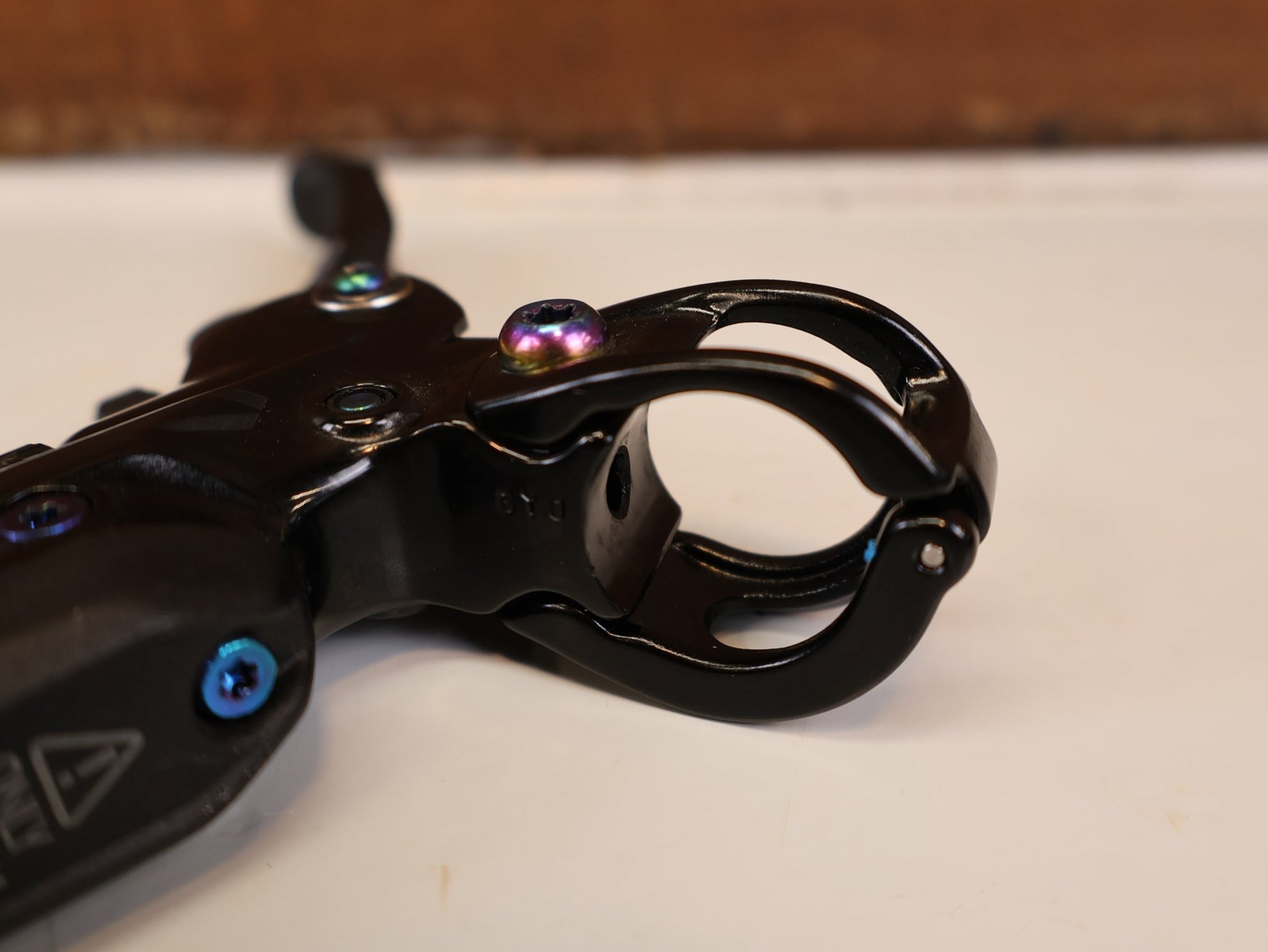 Bremse von Sram, SRAM CODE RSC SCHEIBENBREMSEN SET VR HR RAINBOW 200MM vor USEDBIKES-OB.DE Hintergrund