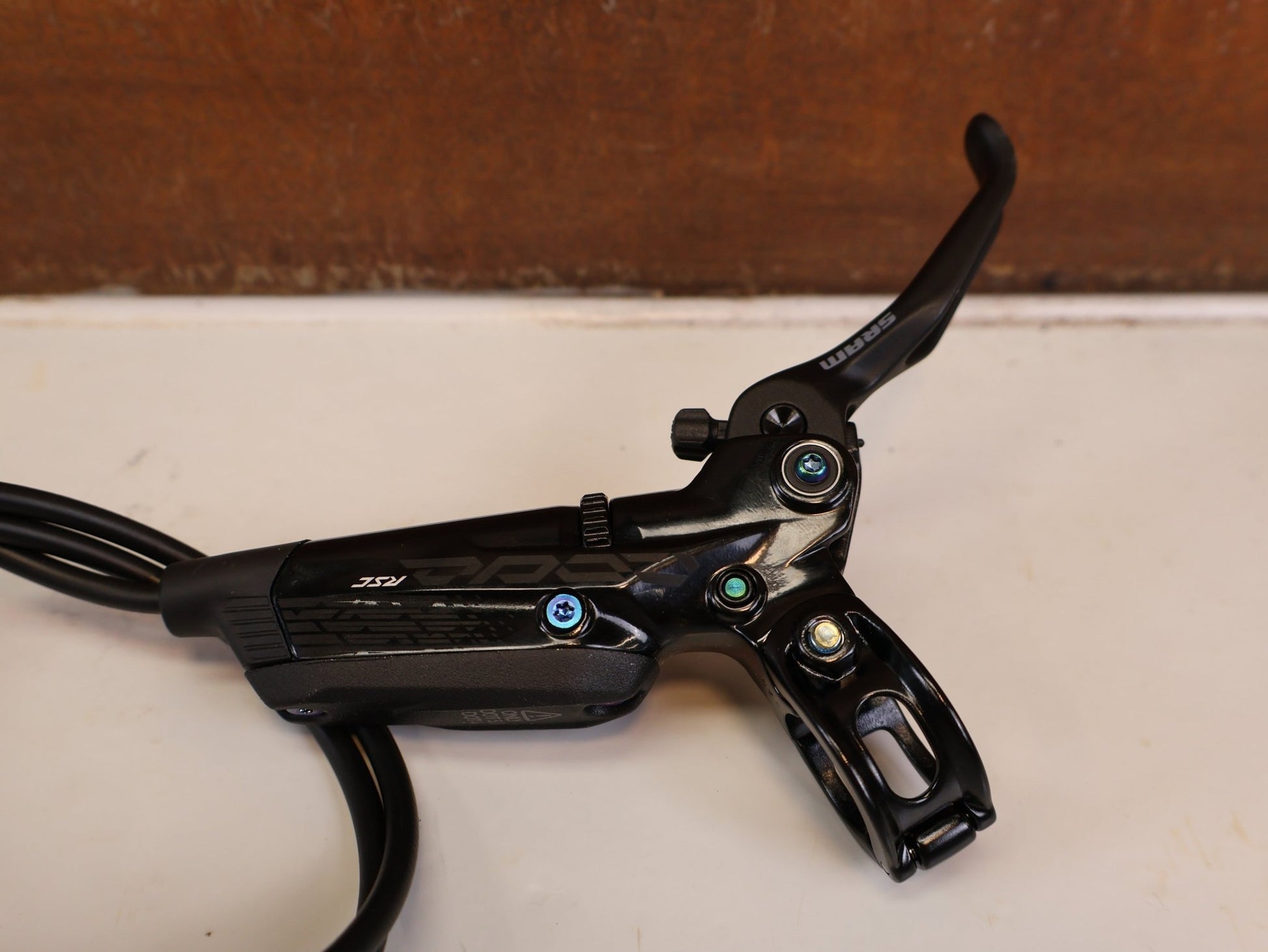 Bremse von Sram, SRAM CODE RSC SCHEIBENBREMSEN SET VR HR RAINBOW 200MM vor USEDBIKES-OB.DE Hintergrund