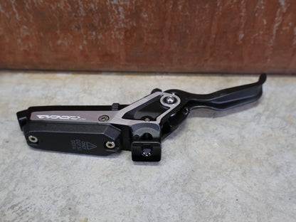 Bremse von Sram, SRAM CODE ULTIMATE STEALTH BREMSHEBEL – CARBON C1 BLACK vor USEDBIKES - OB.DE Hintergrund