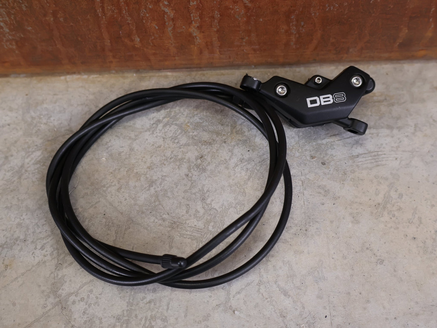 Bremse von Sram, SRAM DB8 SCHEIBENBREMSEN - SET VORNE + HINTEN – 4 - KOLBEN – MINERALÖL – MTB vor USEDBIKES - OB.DE Hintergrund