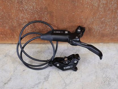 Bremse von Sram, SRAM DB8 SCHEIBENBREMSEN - SET VORNE + HINTEN – 4 - KOLBEN – MINERALÖL – MTB vor USEDBIKES - OB.DE Hintergrund