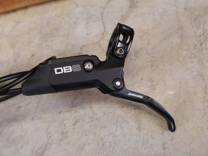 Bremse von Sram, SRAM DB8 SCHEIBENBREMSEN - SET VORNE + HINTEN – 4 - KOLBEN – MINERALÖL – MTB vor USEDBIKES - OB.DE Hintergrund