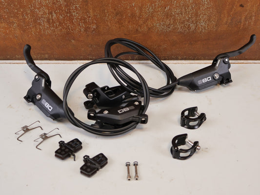 Bremse von Sram, SRAM DB8 SCHEIBENBREMSEN SET VORNE + HINTEN / 4-KOLBEN vor USEDBIKES-OB.DE Hintergrund