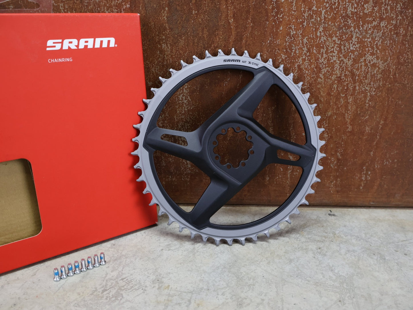 Kettenblatt von Sram, SRAM – DIRECT MOUNT KETTENBLATT 46T / X - SYNC D1 / 8 - LOCH / 1×12 - FACH / GREY vor USEDBIKES - OB.DE Hintergrund