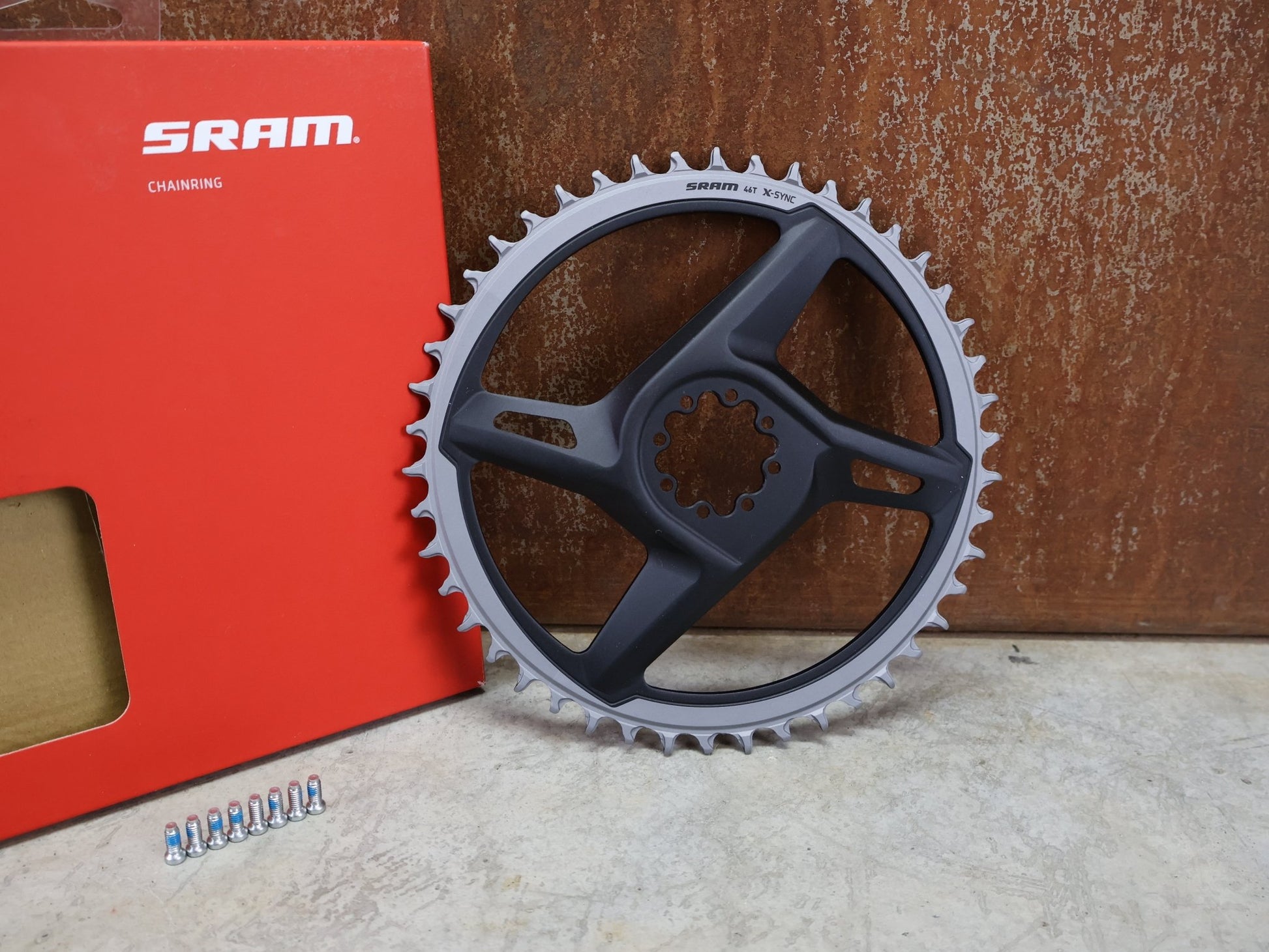 Kettenblatt von Sram, SRAM – DIRECT MOUNT KETTENBLATT 46T / X - SYNC D1 / 8 - LOCH / 1×12 - FACH / GREY vor USEDBIKES - OB.DE Hintergrund