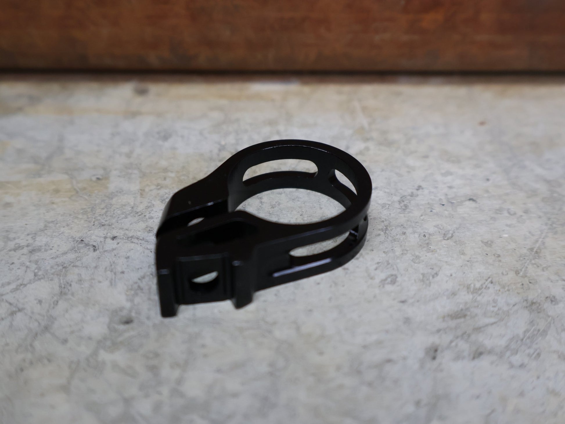 Zubehör von Sram, SRAM DISCRETE KLEMM­SCHELLE – FÜR XO/X9/X7/X5/GX TRIGGER SCHALTER vor USEDBIKES - OB.DE Hintergrund