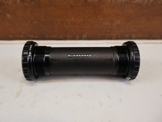 Innenlager von Sram, SRAM DUB BSA 100MM FATBIKE INNENLAGER INKL SPACER SET SCHWARZ vor USEDBIKES-OB.DE Hintergrund