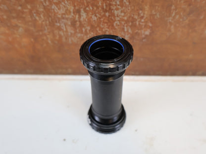 Innenlager von Sram, SRAM DUB INNENLAGER 83MM DOWNHILL / 00.6418.015.002 vor USEDBIKES-OB.DE Hintergrund