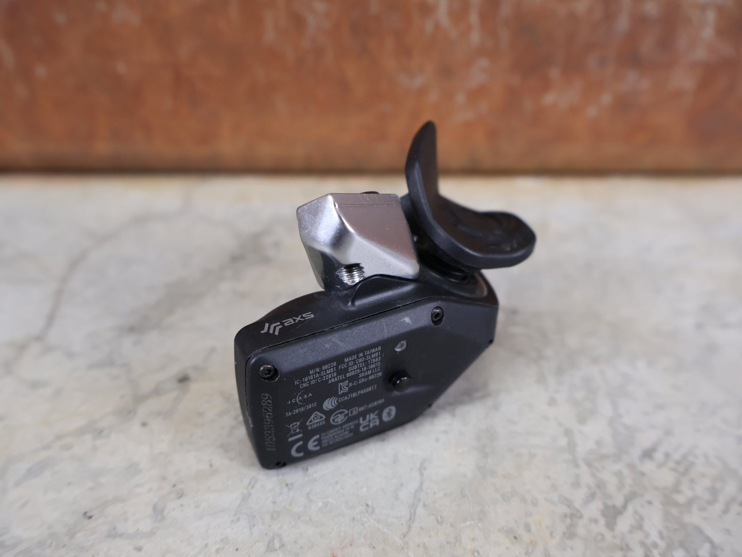 Schaltungsteile von Sram, SRAM EAGLE AXS CONTROLLER / SCHALTGRIFF 12 - FACH – WIRELESS – OHNE SCHELLE vor USEDBIKES - OB.DE Hintergrund