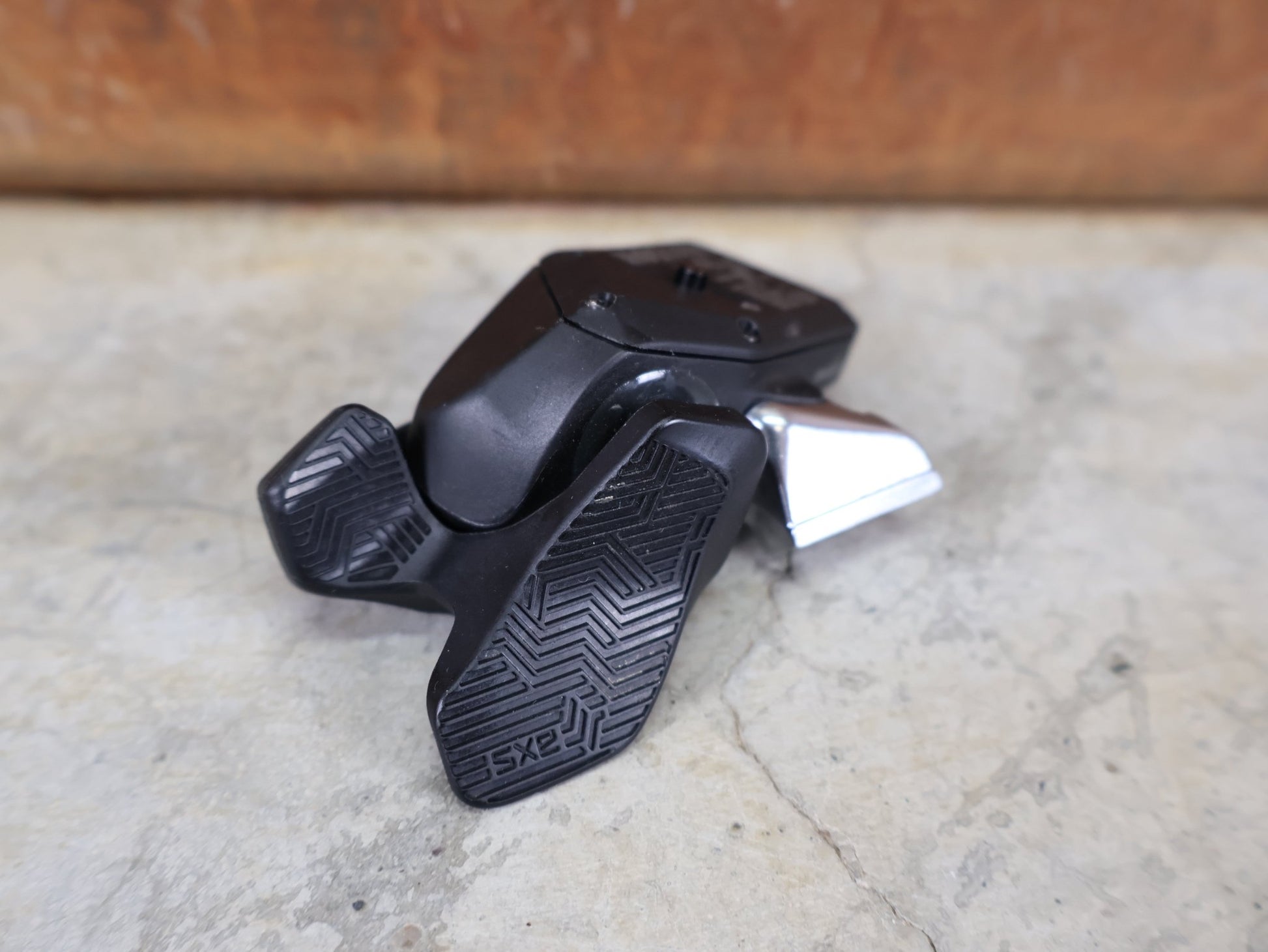 Schaltungsteile von Sram, SRAM EAGLE AXS CONTROLLER / SCHALTGRIFF 12 - FACH – WIRELESS – OHNE SCHELLE vor USEDBIKES - OB.DE Hintergrund