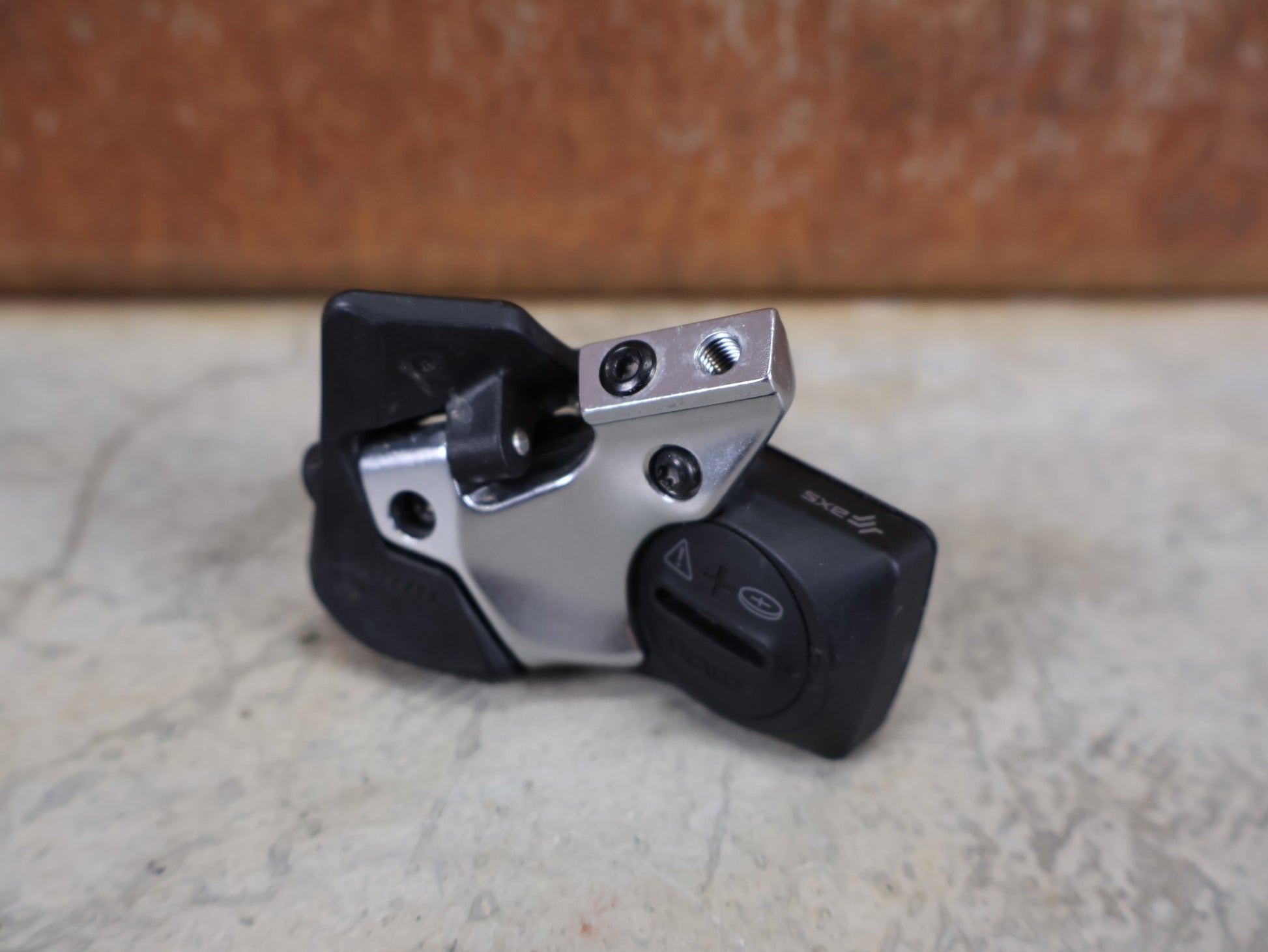 Schaltungsteile von Sram, SRAM EAGLE AXS CONTROLLER / SCHALTGRIFF 12 - FACH – WIRELESS – OHNE SCHELLE vor USEDBIKES - OB.DE Hintergrund