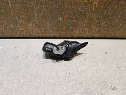 Schaltungsteile von Sram, SRAM EAGLE AXS CONTROLLER SCHALTHEBEL 12 FACH / ROCKER PADDLE vor USEDBIKES - OB.DE Hintergrund