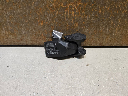 Schaltungsteile von Sram, SRAM EAGLE AXS CONTROLLER SCHALTHEBEL 12 FACH / ROCKER PADDLE vor USEDBIKES - OB.DE Hintergrund