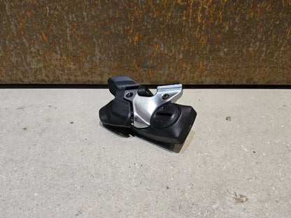 Schaltungsteile von Sram, SRAM EAGLE AXS CONTROLLER SCHALTHEBEL 12 FACH / ROCKER PADDLE vor USEDBIKES - OB.DE Hintergrund