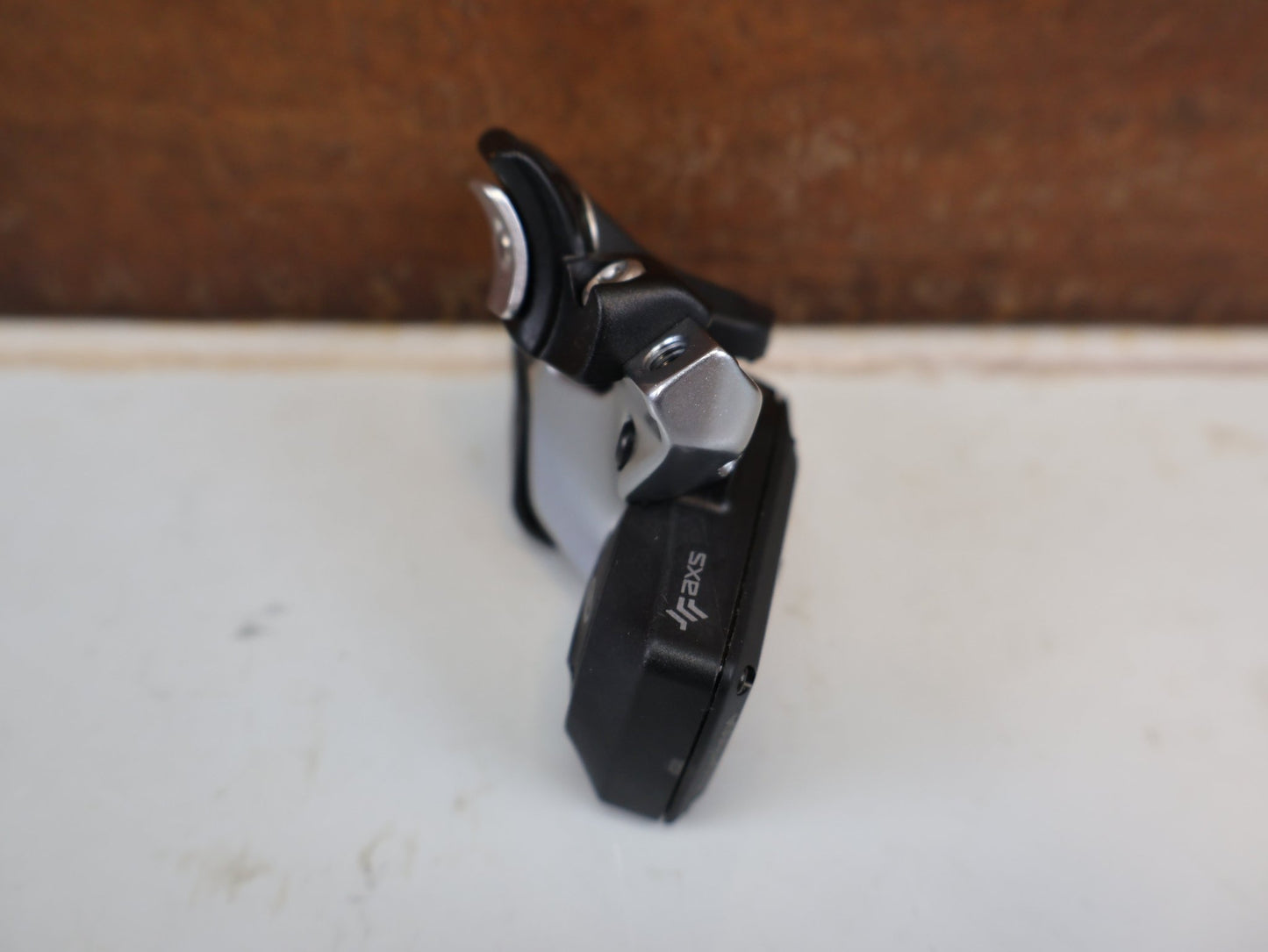 Schaltungsteile von Sram, SRAM EAGLE AXS ROCKER CONTROLLER SCHALTHEBEL RECHTS / MATCHMAKER vor USEDBIKES-OB.DE Hintergrund