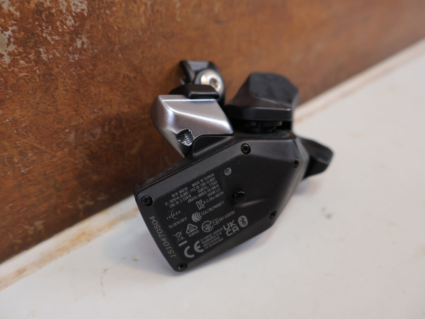 Schaltungsteile von Sram, SRAM EAGLE AXS ROCKER CONTROLLER SCHALTHEBEL RECHTS / MATCHMAKER vor USEDBIKES-OB.DE Hintergrund