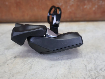 Schaltungsteile von Sram, SRAM EAGLE AXS ROCKER CONTROLLER SCHALTHEBEL RECHTS vor USEDBIKES - OB.DE Hintergrund